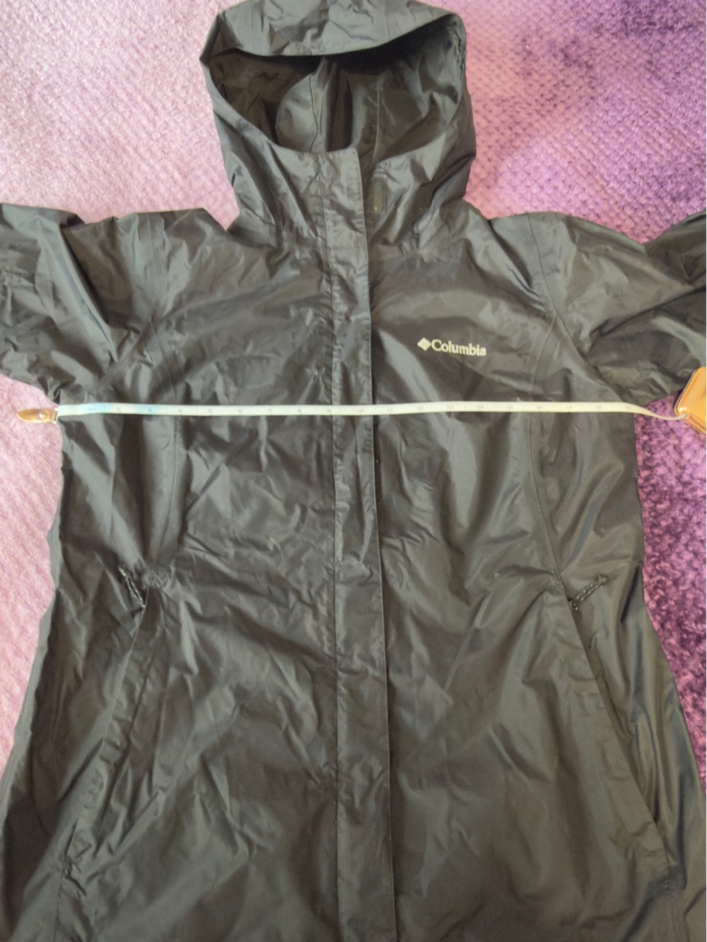 Columbia Black Hooded Packable Jacket. GUC. Size M - Picture 5 of 10